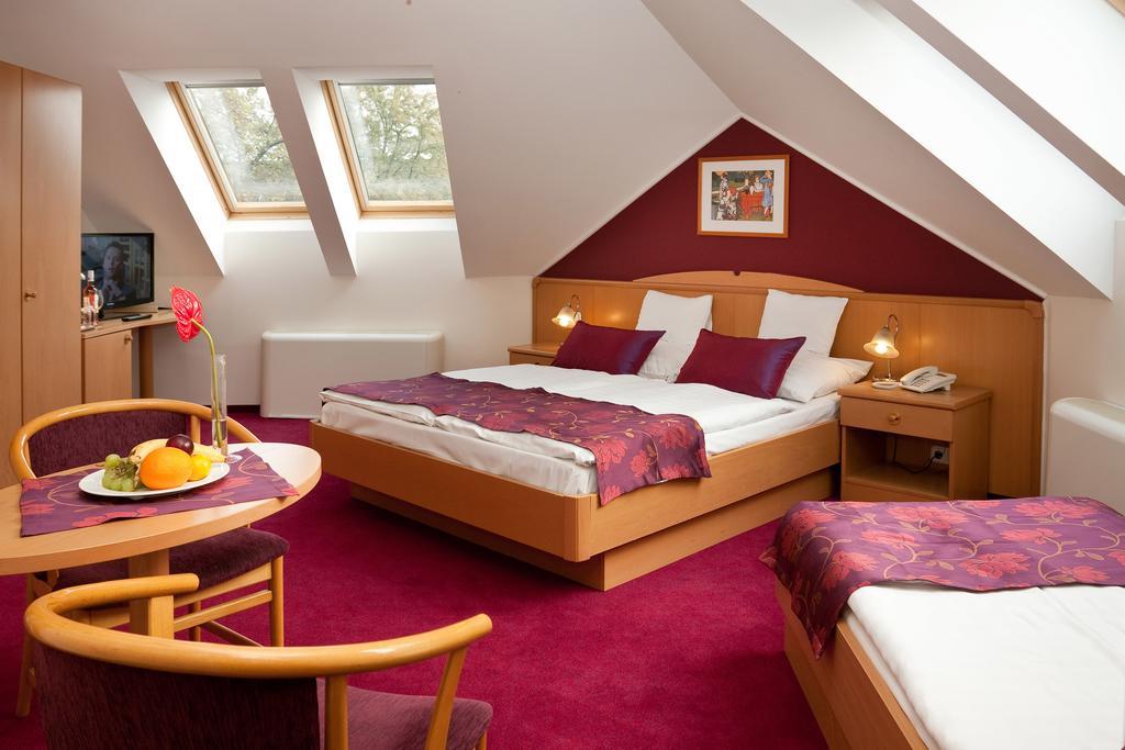 Hotel Kalvaria Gyor Room photo