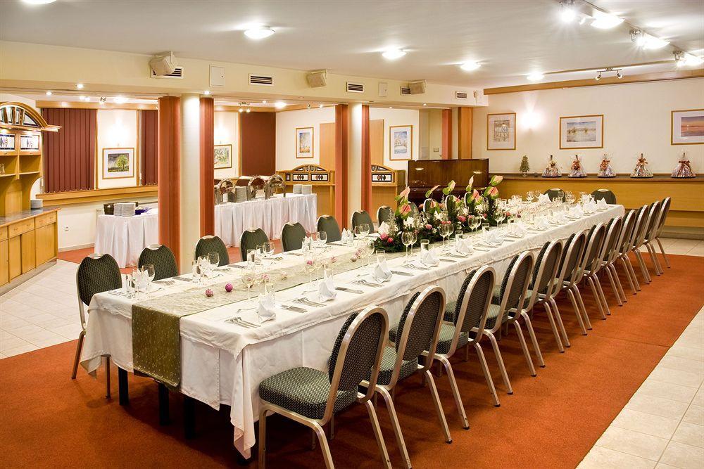 Hotel Kalvaria Gyor Exterior photo